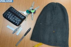 POLIZIA SEQUESTRO OGGETTI PER FURTI