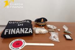 GUARDIA FINANZA SPACCIO DROGA