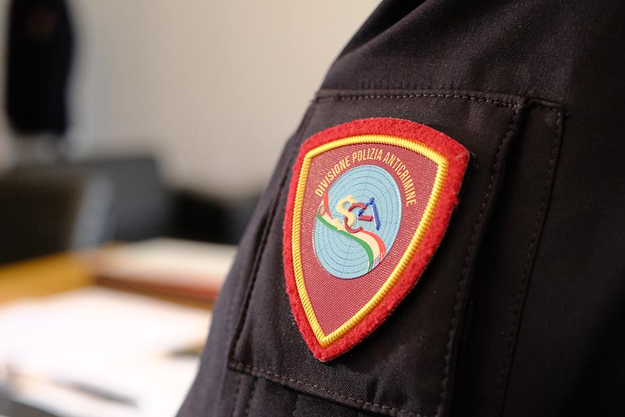 POLIZIA DIVISIONE ANTICRIMINE