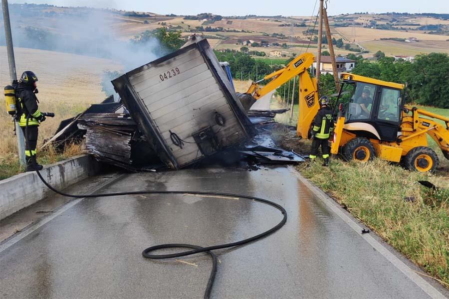 INCENDIO ACQUAFREDDA 01