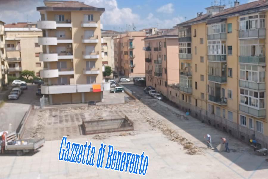 PARCHEGGIO VIA ROSA