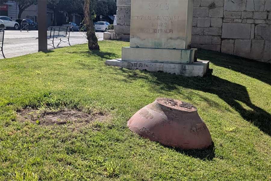 CIOTOLA CAPOVOLTA STATUA TRAIANO