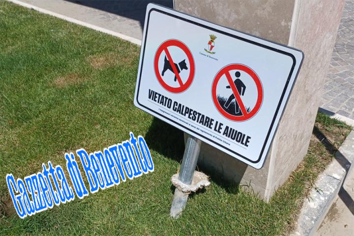PIAZZA RISORGIMENTO VANDALIZZATA 02