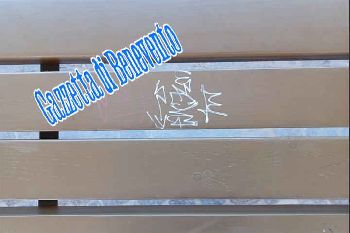 PIAZZA RISORGIMENTO VANDALIZZATA 05