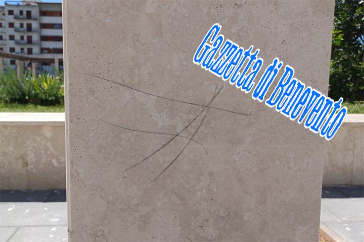 PIAZZA RISORGIMENTO VANDALIZZATA 06